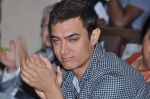 Aamir Khan at Kem Hospital in Mumbai on 27th Jan 2013 (35).JPG